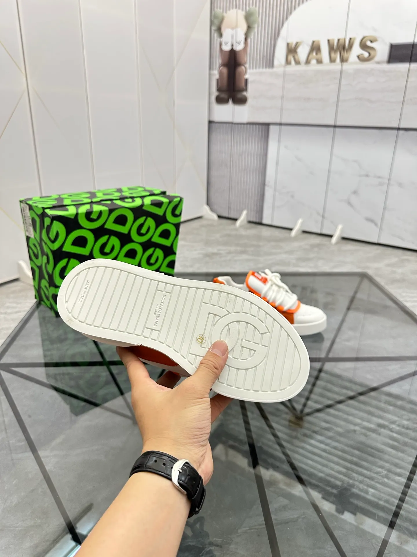 Men's shoes: 💰P540¥ Product trademark: DG "Dolce & Gabbana*" low-top casual shoes Regular size: 35-45 (can be customized to 46.) Product materials: upper imported cowhide stitched with original fabric, breathable lining, original outsole. Number: 803
